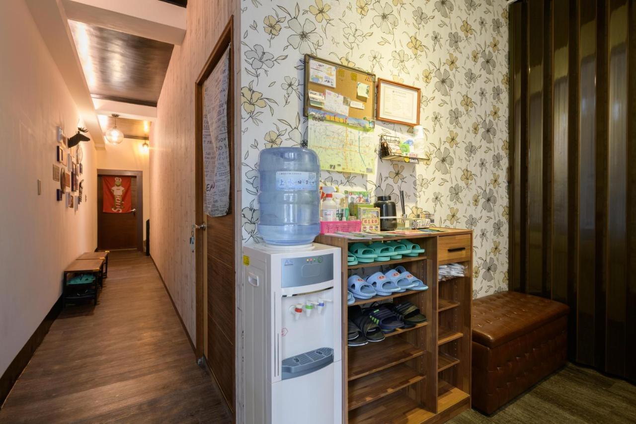 羅東夜市 小宅一生民宿 Night Market Small House Lifetime Hotel Luodong Bagian luar foto