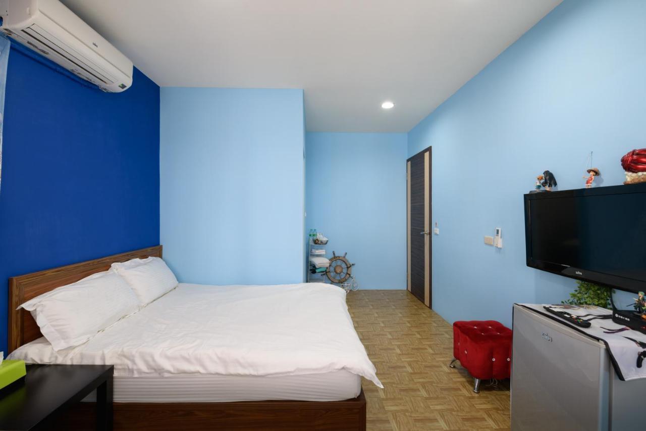 羅東夜市 小宅一生民宿 Night Market Small House Lifetime Hotel Luodong Bagian luar foto