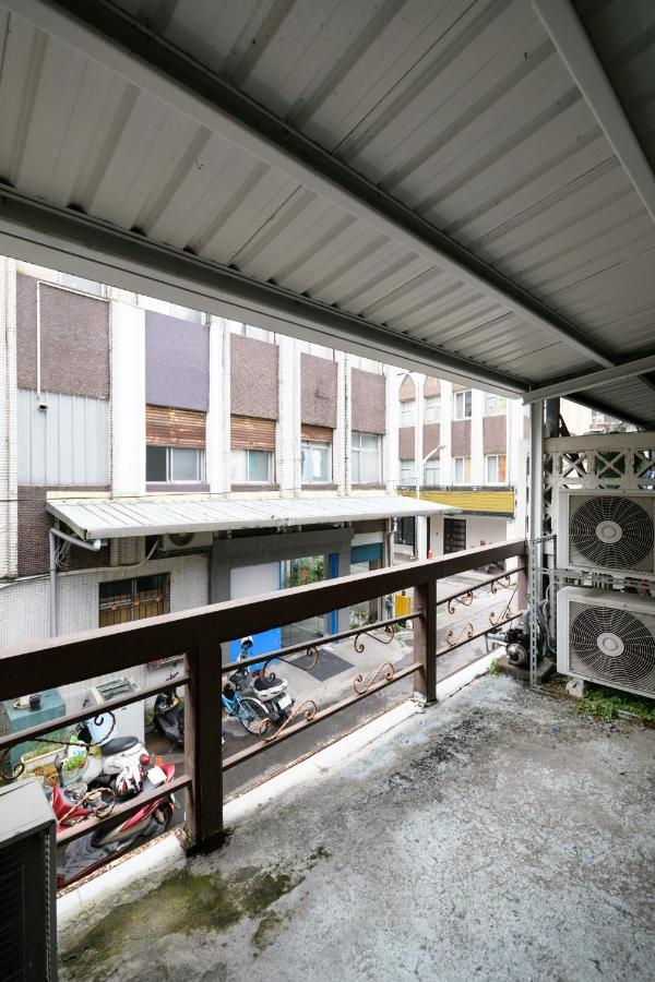 羅東夜市 小宅一生民宿 Night Market Small House Lifetime Hotel Luodong Bagian luar foto