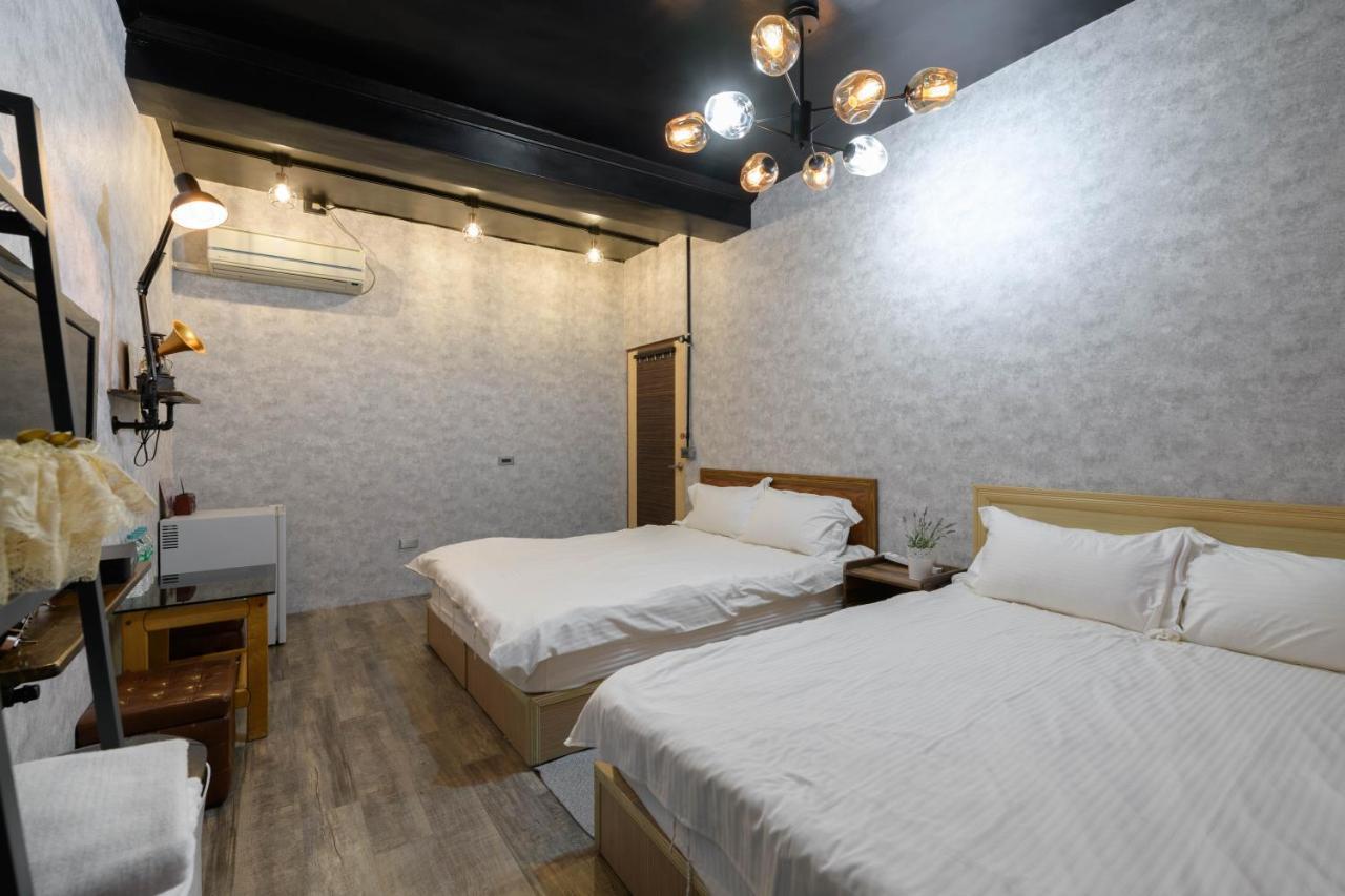 羅東夜市 小宅一生民宿 Night Market Small House Lifetime Hotel Luodong Bagian luar foto