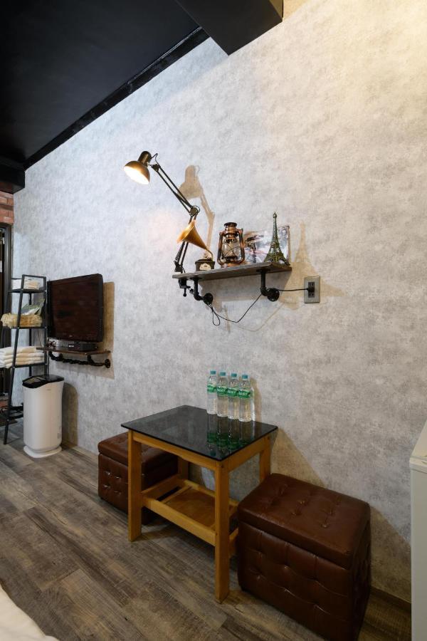 羅東夜市 小宅一生民宿 Night Market Small House Lifetime Hotel Luodong Bagian luar foto