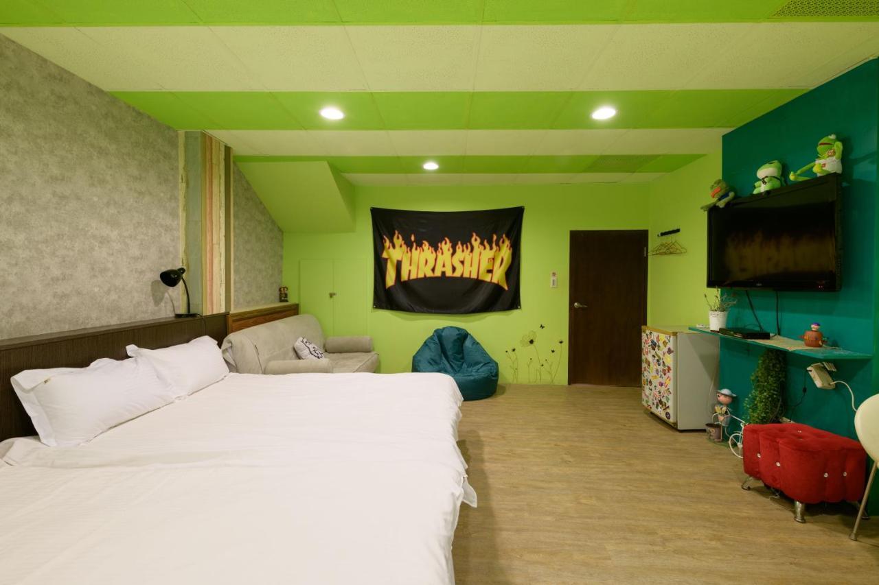 羅東夜市 小宅一生民宿 Night Market Small House Lifetime Hotel Luodong Bagian luar foto