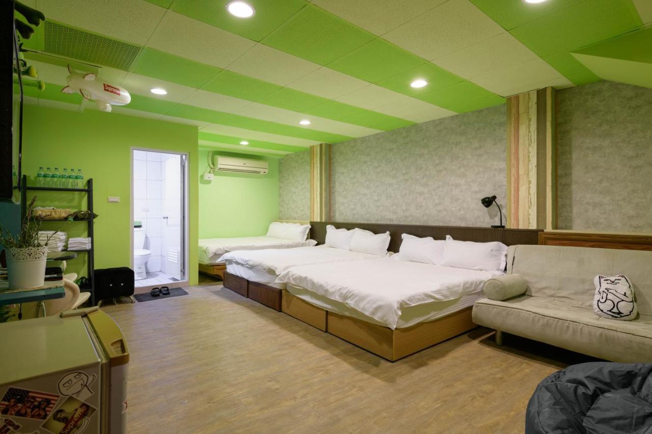 羅東夜市 小宅一生民宿 Night Market Small House Lifetime Hotel Luodong Bagian luar foto