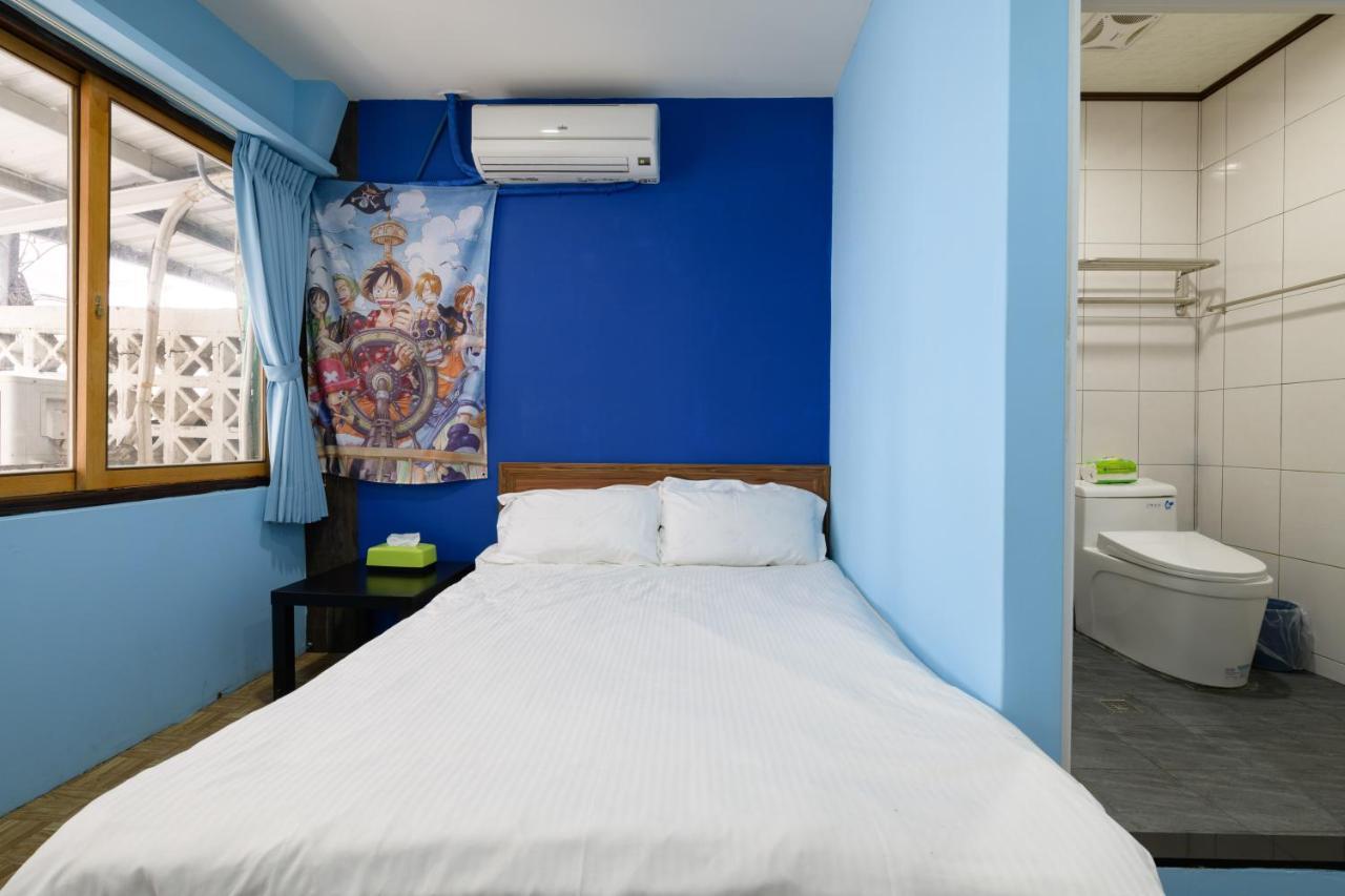 羅東夜市 小宅一生民宿 Night Market Small House Lifetime Hotel Luodong Bagian luar foto