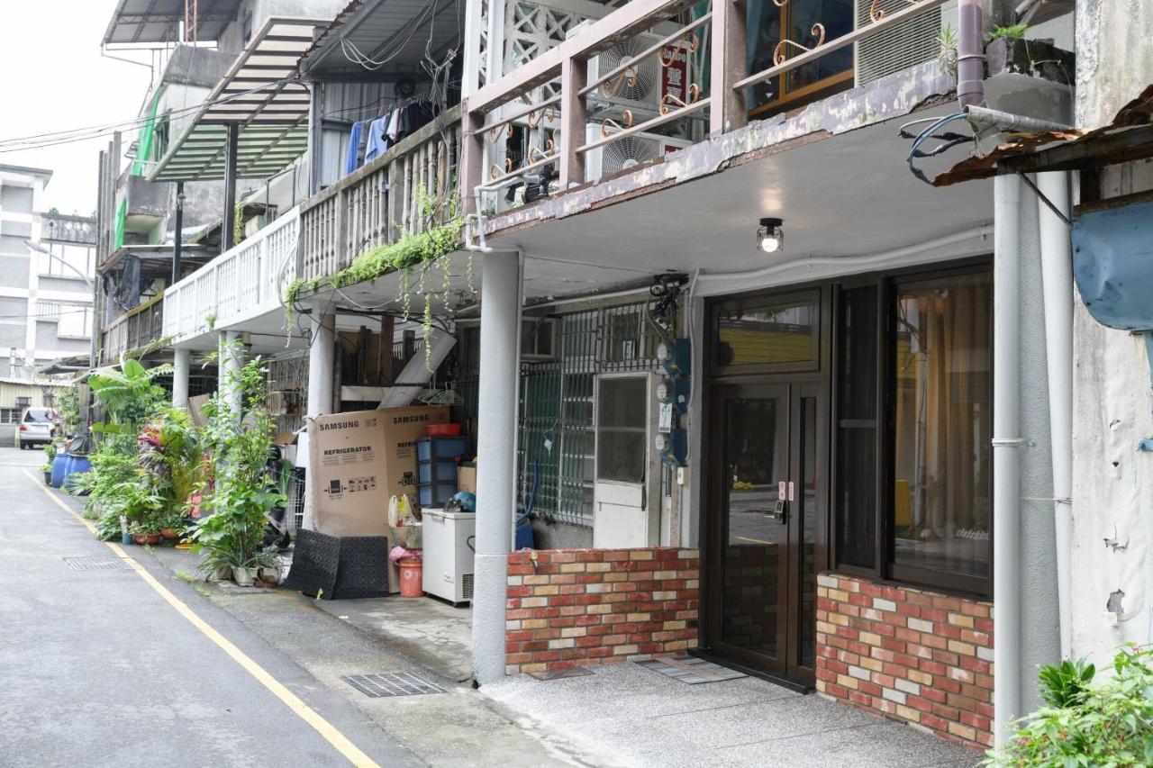 羅東夜市 小宅一生民宿 Night Market Small House Lifetime Hotel Luodong Bagian luar foto