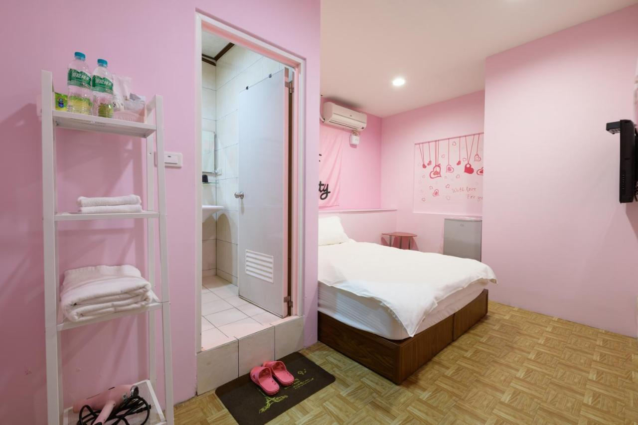 羅東夜市 小宅一生民宿 Night Market Small House Lifetime Hotel Luodong Bagian luar foto
